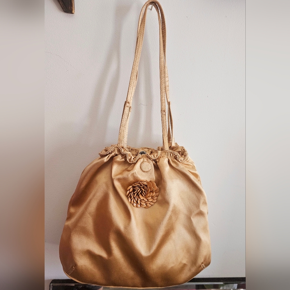 NWOT Nine West Champagne silk and cotton flower shoulder purse bag luxury pouch
